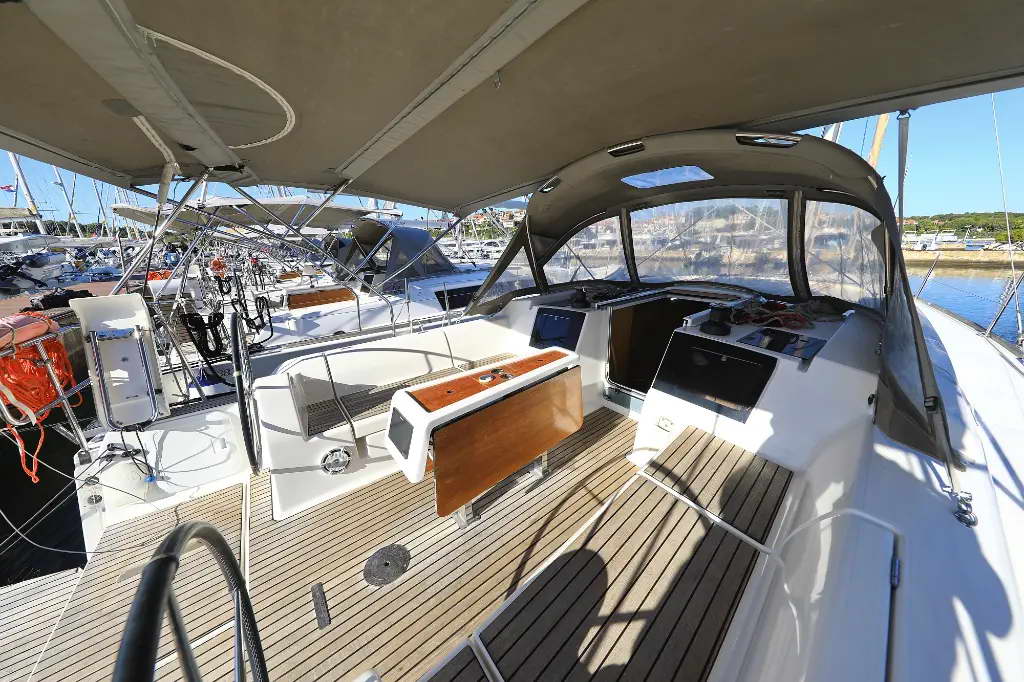 Dufour 382 GL — photo 9