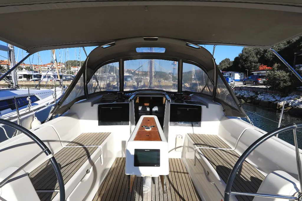 Dufour 382 GL — photo 11