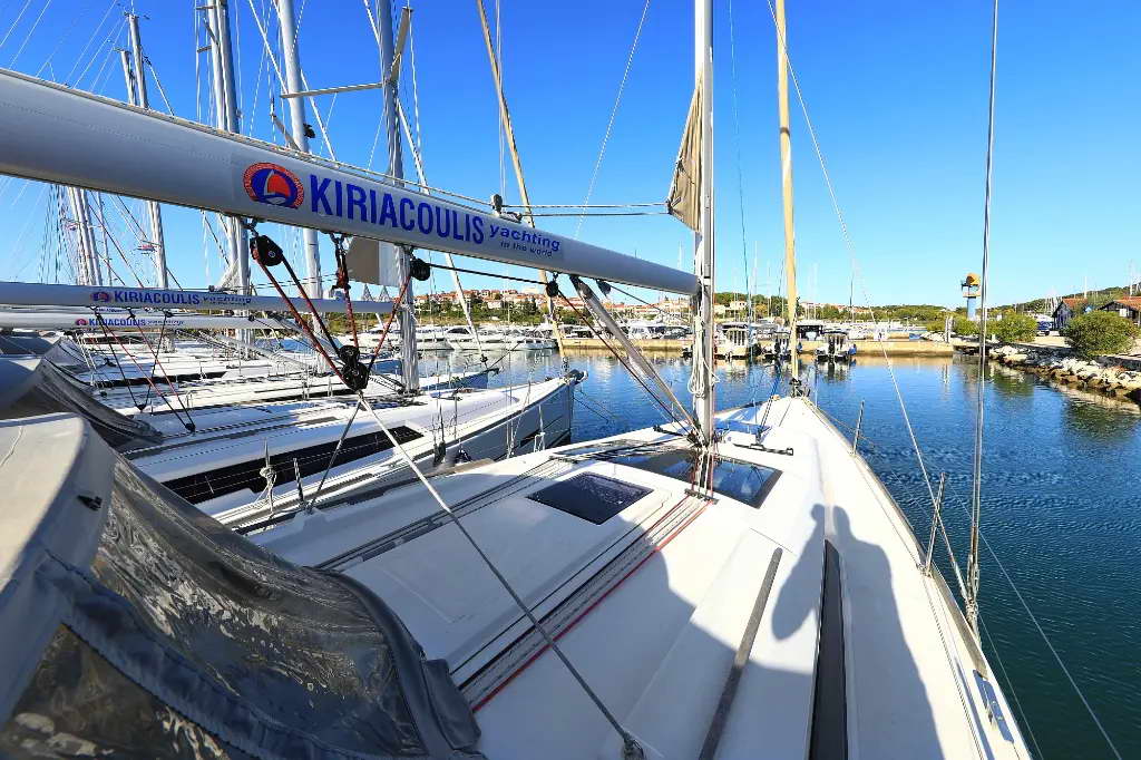 Dufour 382 GL — photo 13