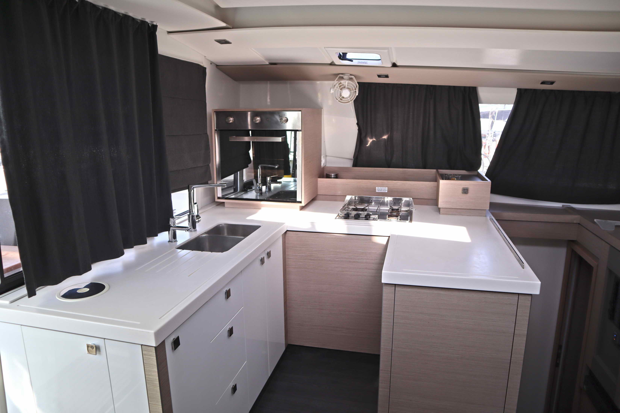 Fountaine Pajot Astrea 42 - 3 + 2 cab. — photo 13