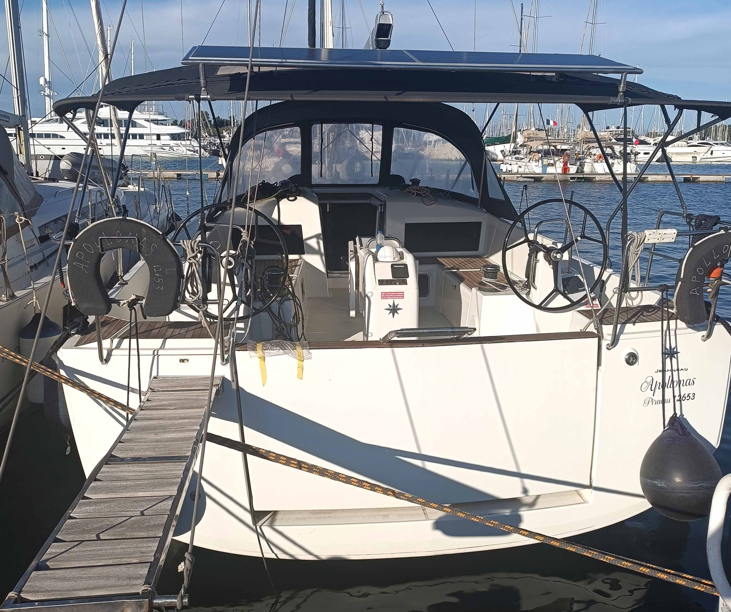 Sun Odyssey 440 - 4 cab. — photo 1
