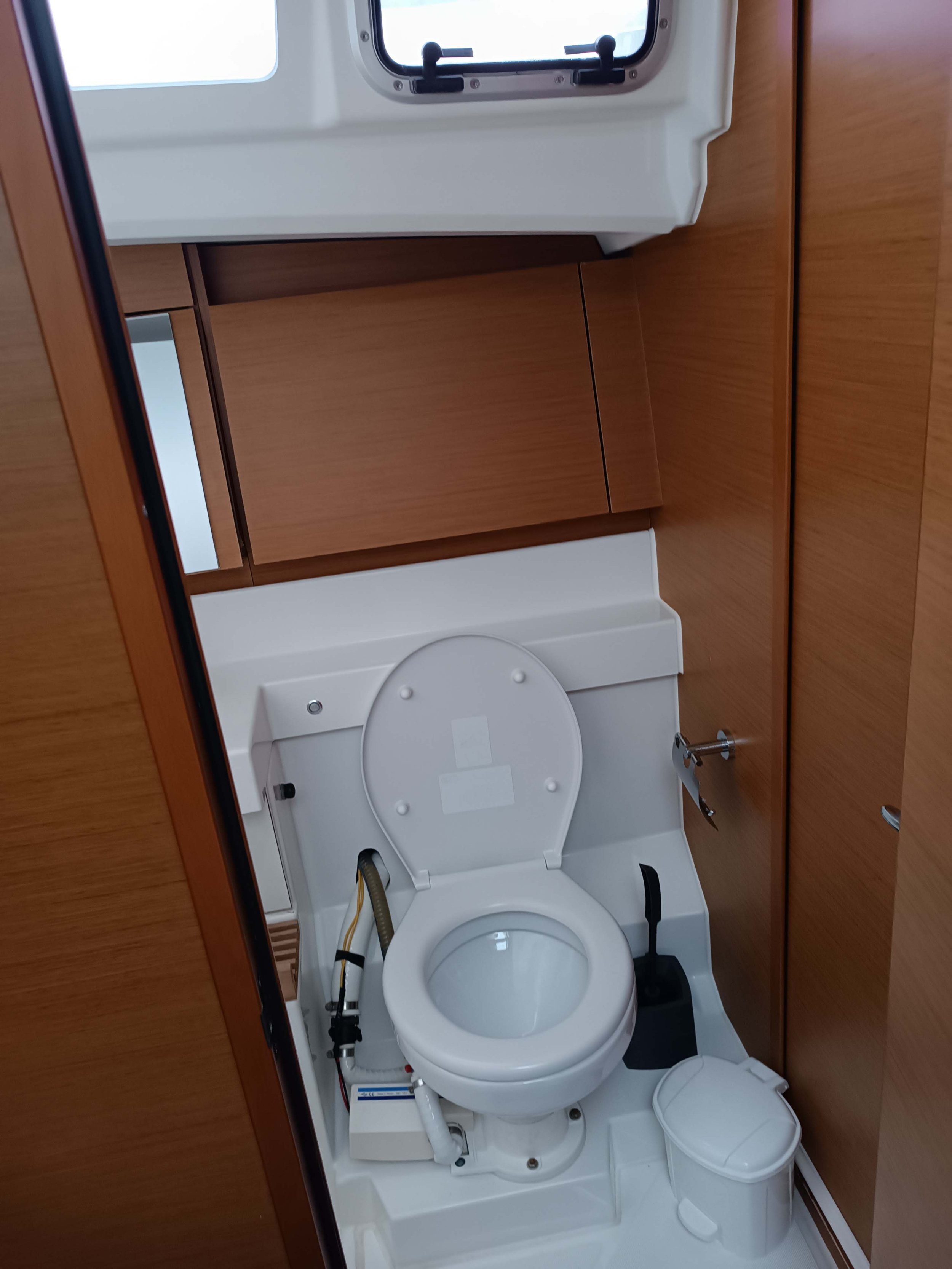 Sun Odyssey 440 - 4 cab. — photo 19