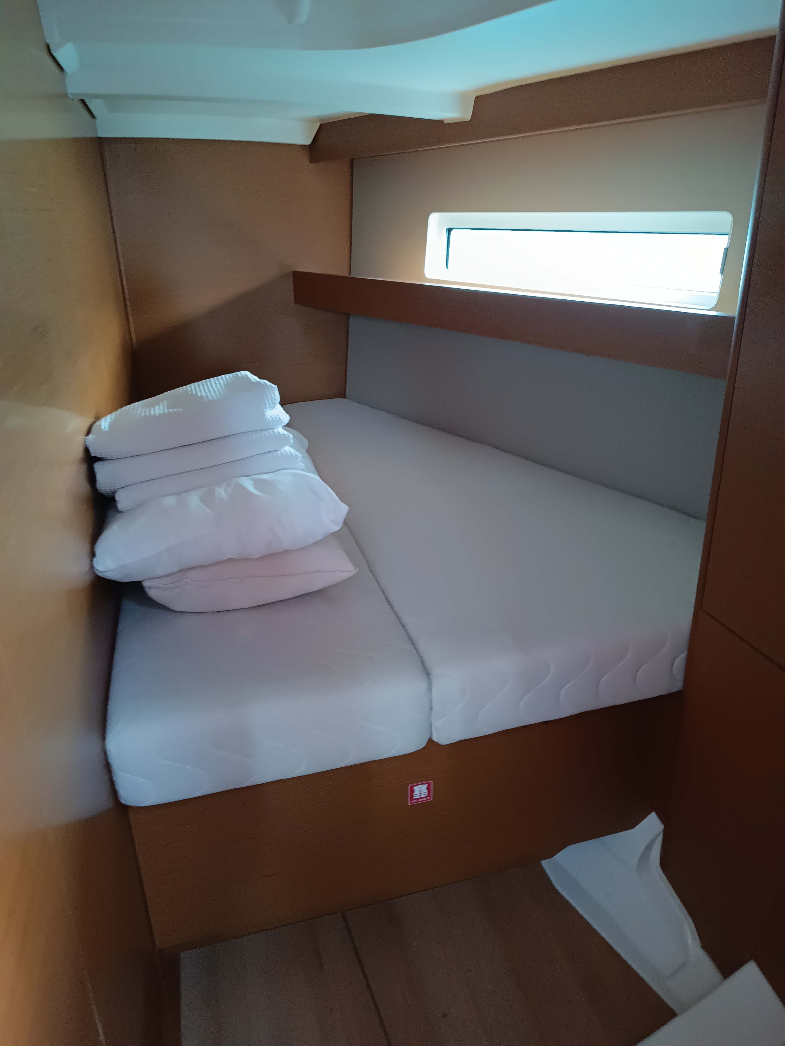 Sun Odyssey 440 - 4 cab. — photo 21
