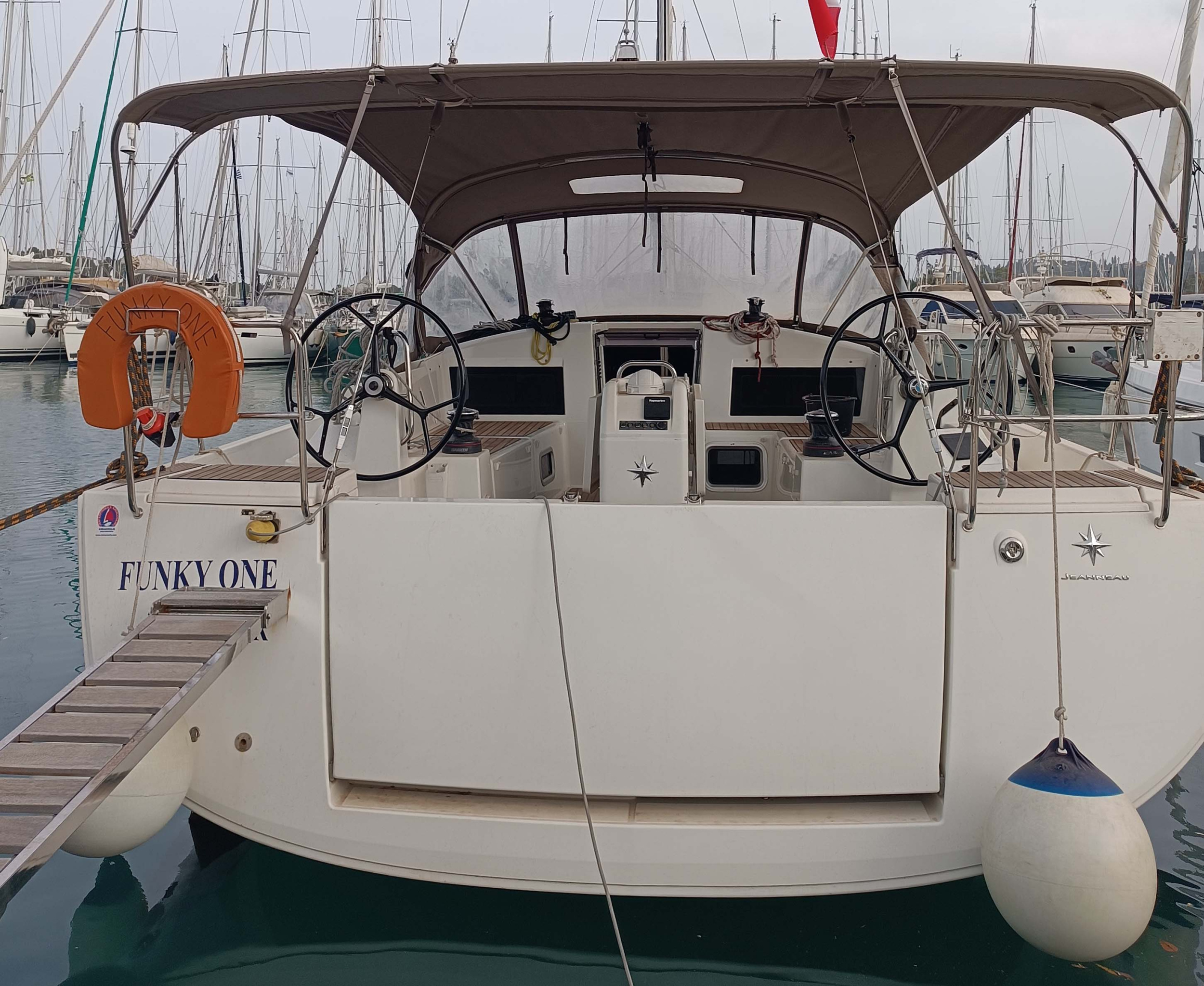 Sun Odyssey 440 - 4 cab. — photo 1