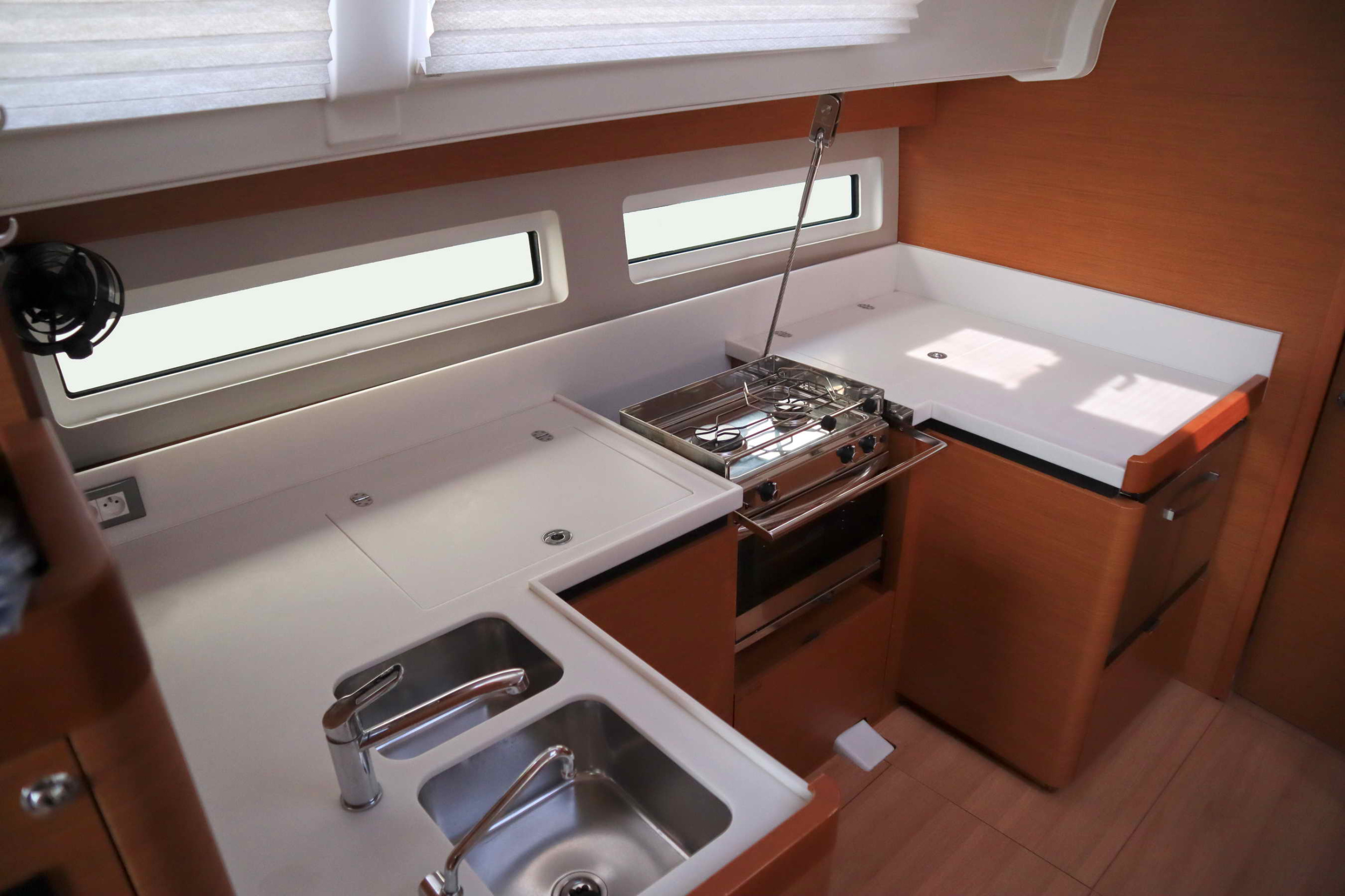 Sun Odyssey 490 - 5 + 1 cab. — photo 13