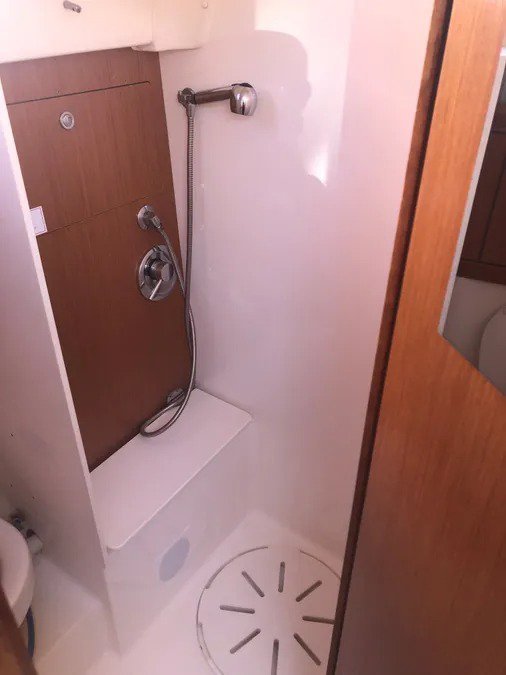 Bavaria 43 Cruiser — photo 9
