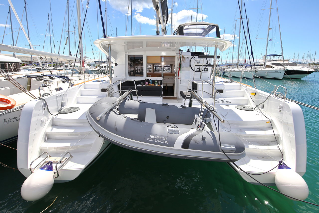 Lagoon 39 - 4 + 2 cab. — photo 1