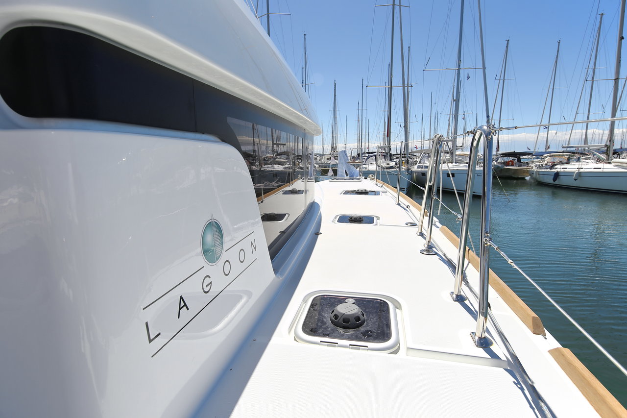 Lagoon 39 - 4 + 2 cab. — photo 4