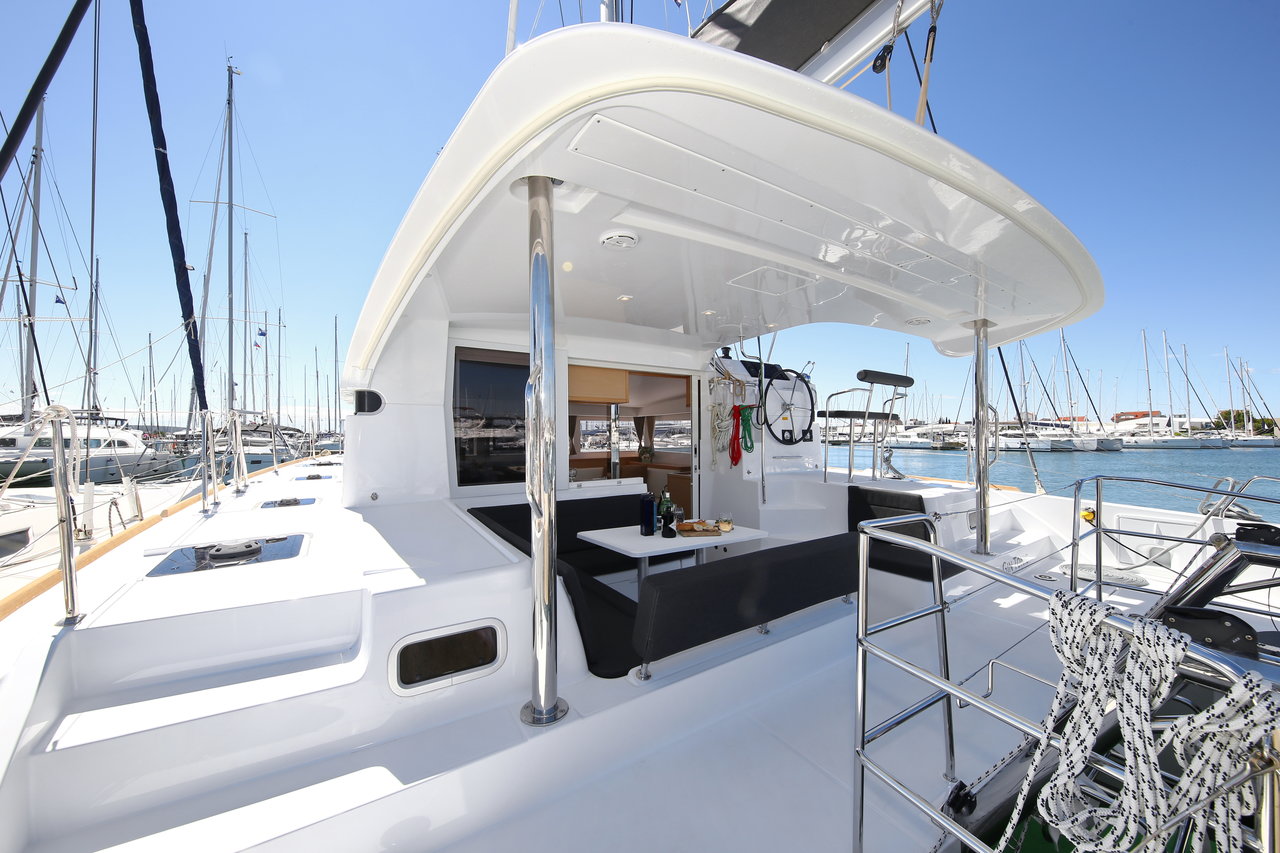 Lagoon 39 - 4 + 2 cab. — photo 8