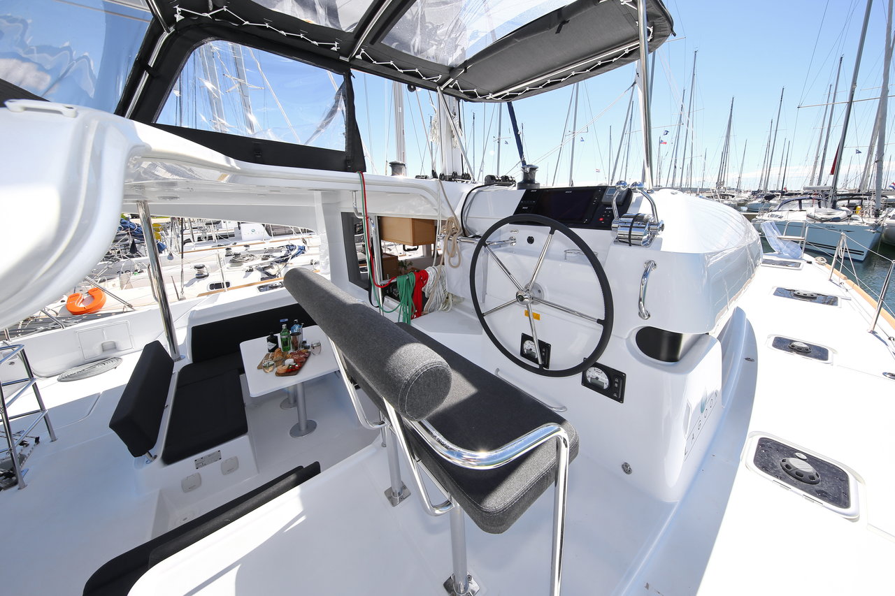 Lagoon 39 - 4 + 2 cab. — photo 9