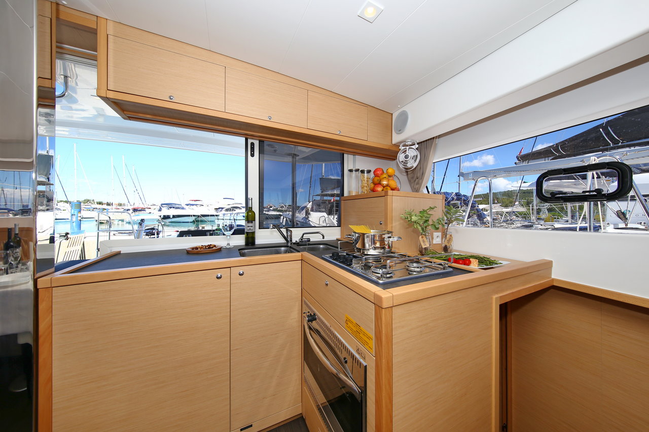 Lagoon 39 - 4 + 2 cab. — photo 14