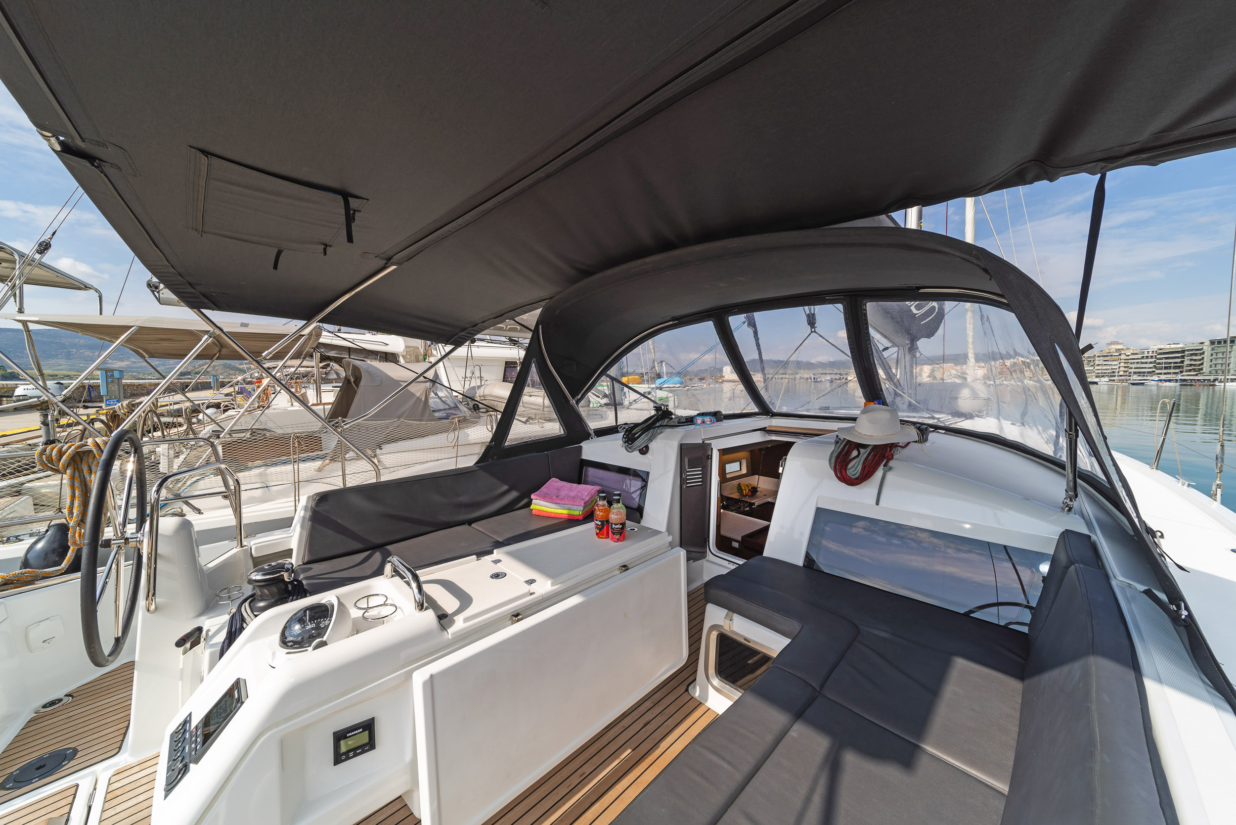 Sun Odyssey 440 - 4 cab. — photo 4