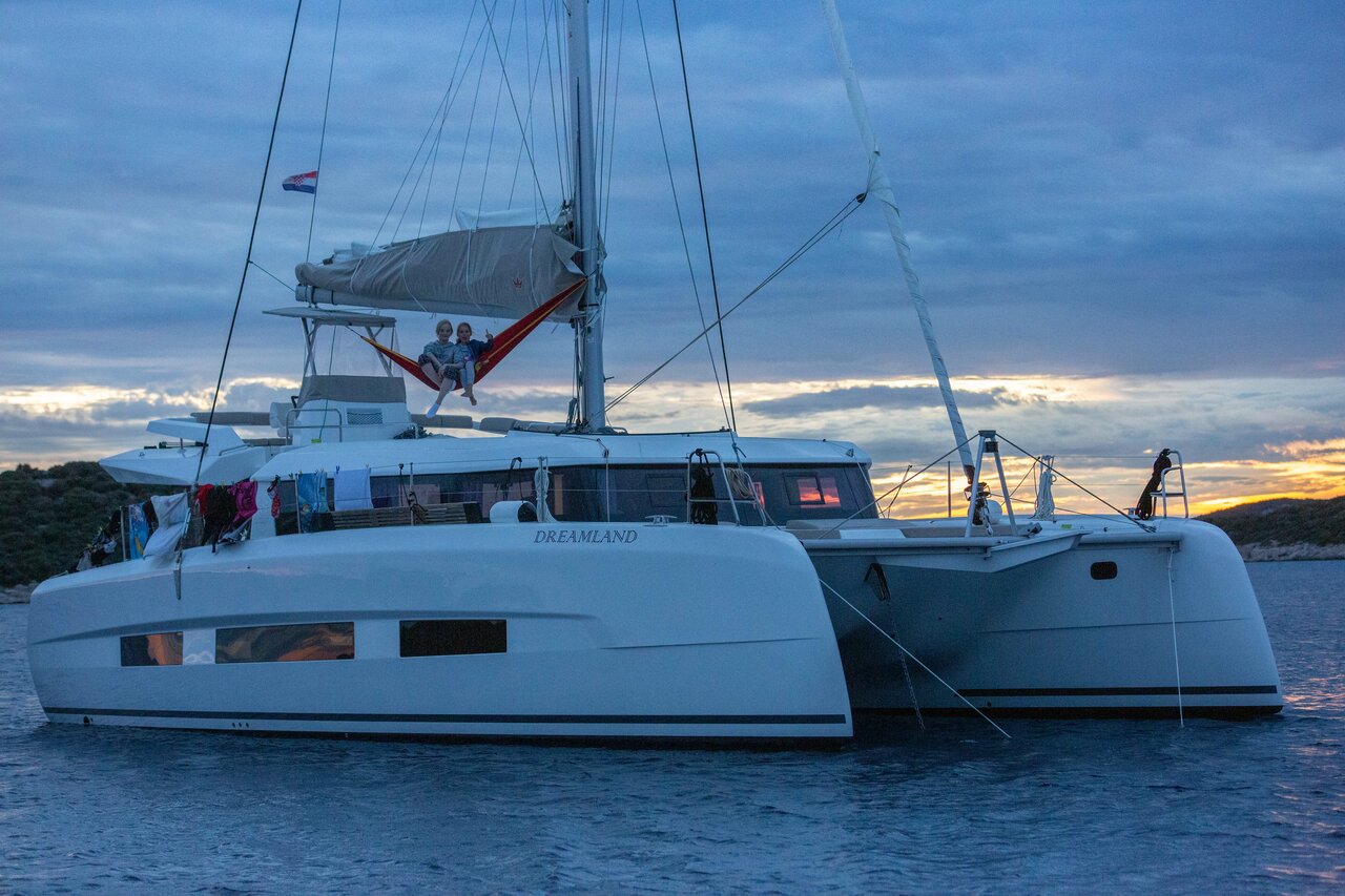 Dufour 48 Catamaran - 5 + 1 cab. — photo 11