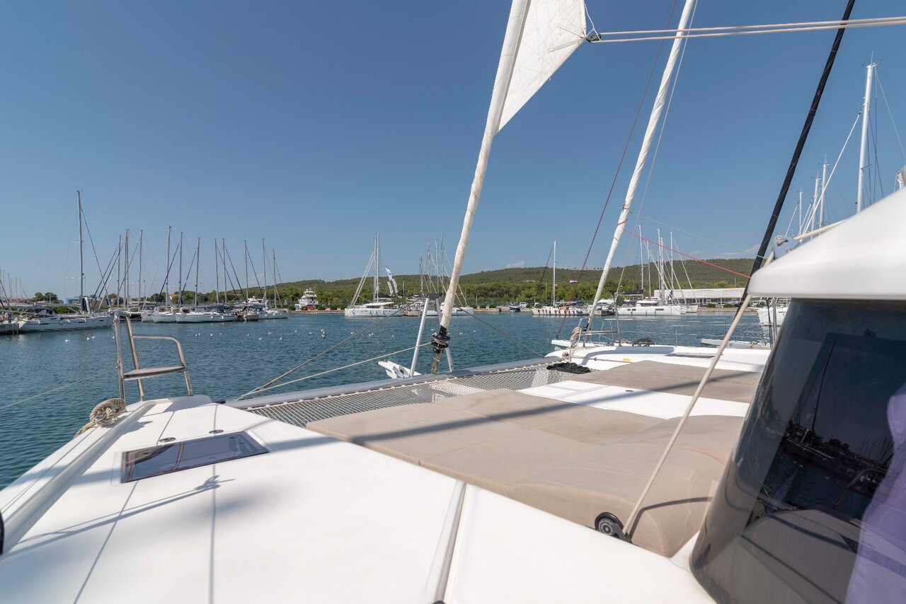 Dufour 48 Catamaran - 5 + 1 cab. — photo 18