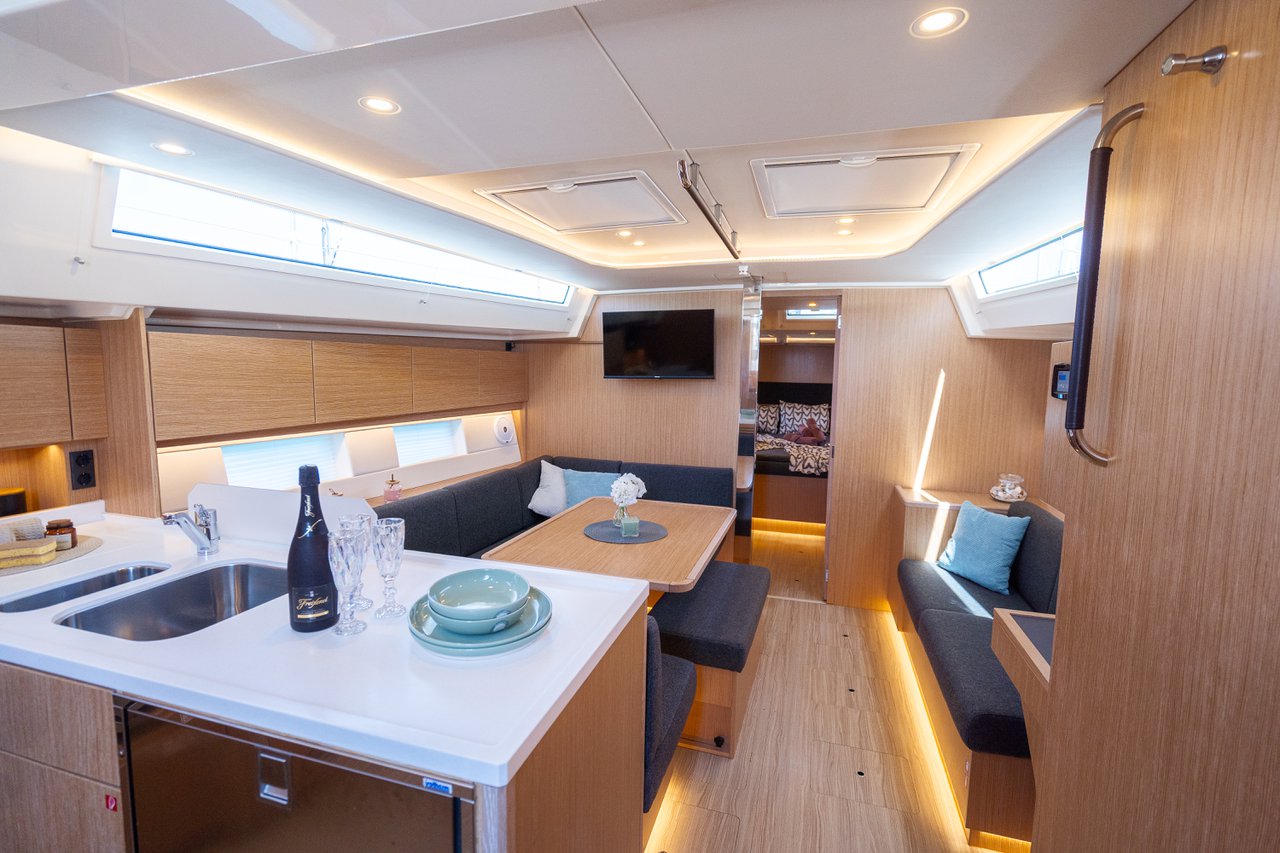 Bavaria C45 Style — photo 11