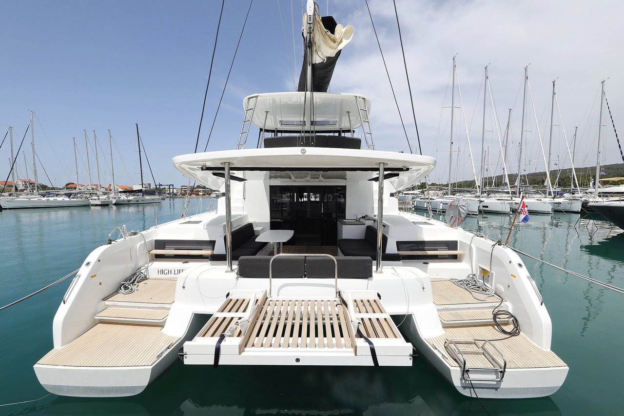 Lagoon 50 - 6 + 1 cab. — photo 1