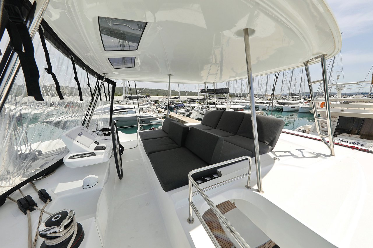 Lagoon 50 - 6 + 1 cab. — photo 8