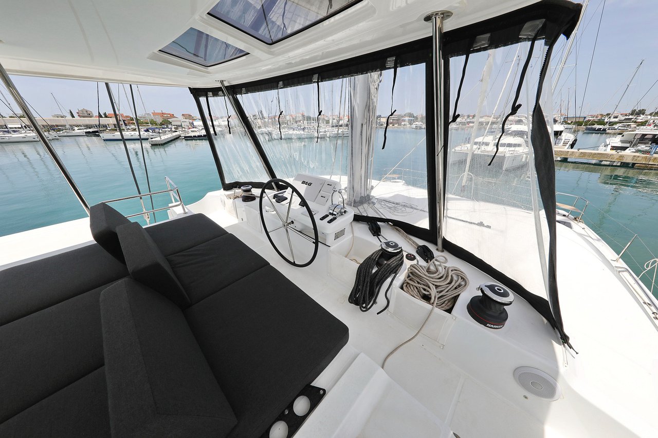 Lagoon 50 - 6 + 1 cab. — photo 10