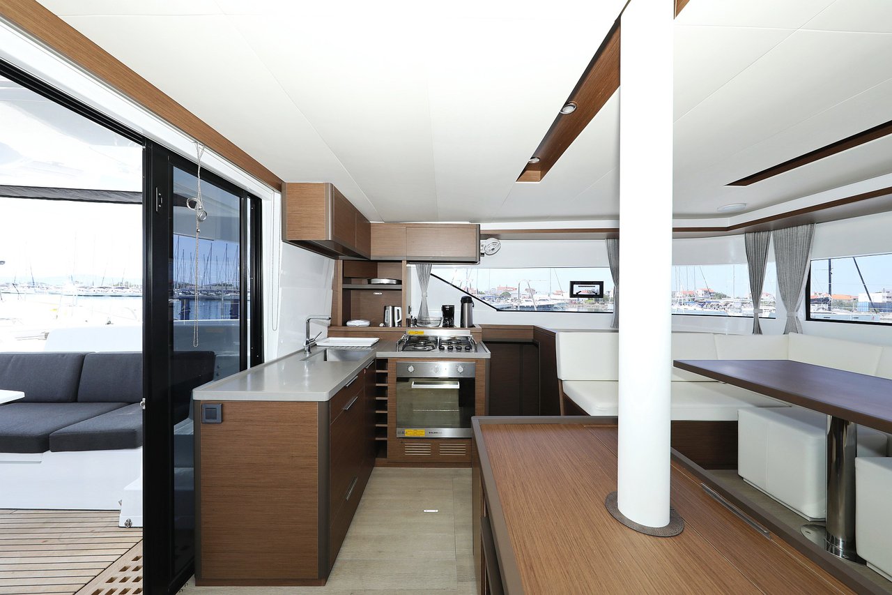 Lagoon 50 - 6 + 1 cab. — photo 11