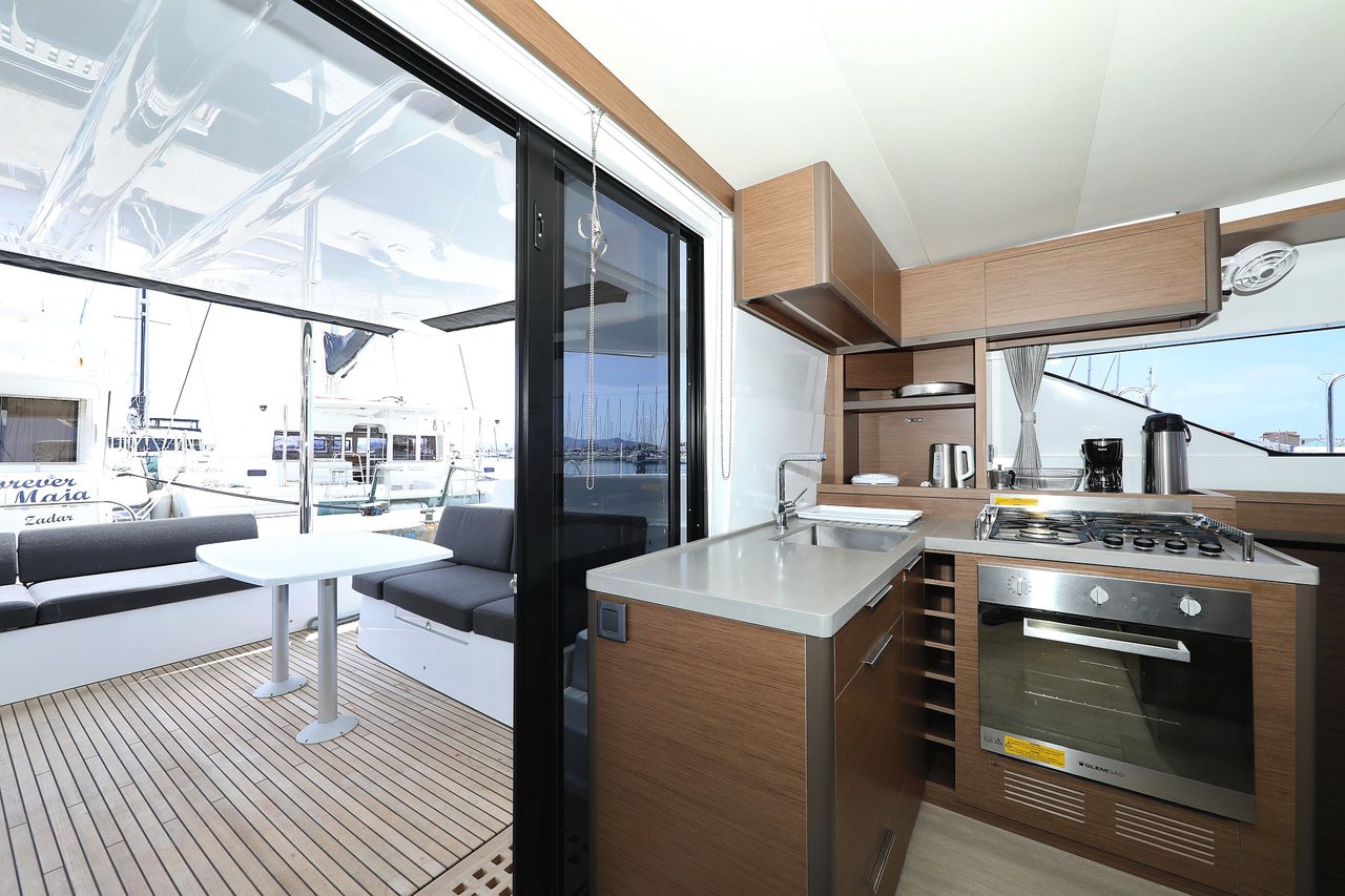 Lagoon 50 - 6 + 1 cab. — photo 14