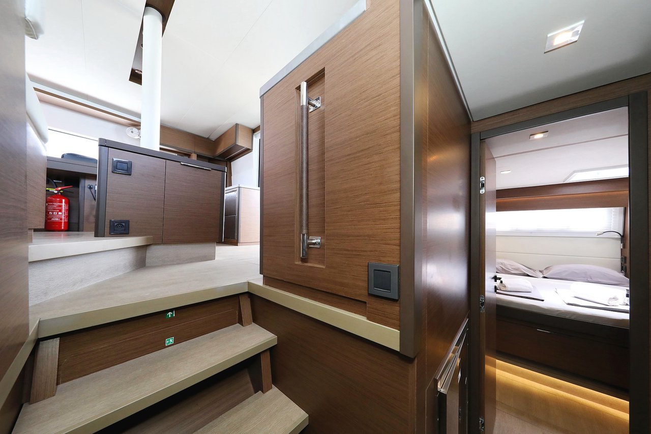 Lagoon 50 - 6 + 1 cab. — photo 16