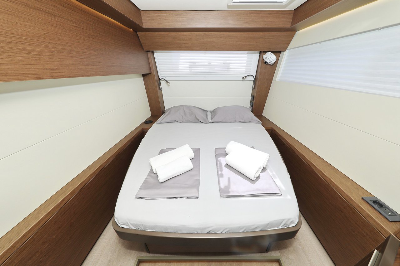 Lagoon 50 - 6 + 1 cab. — photo 17
