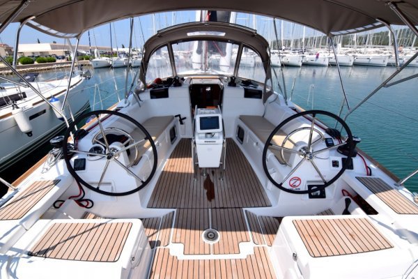 Sun Odyssey 449 — photo 4