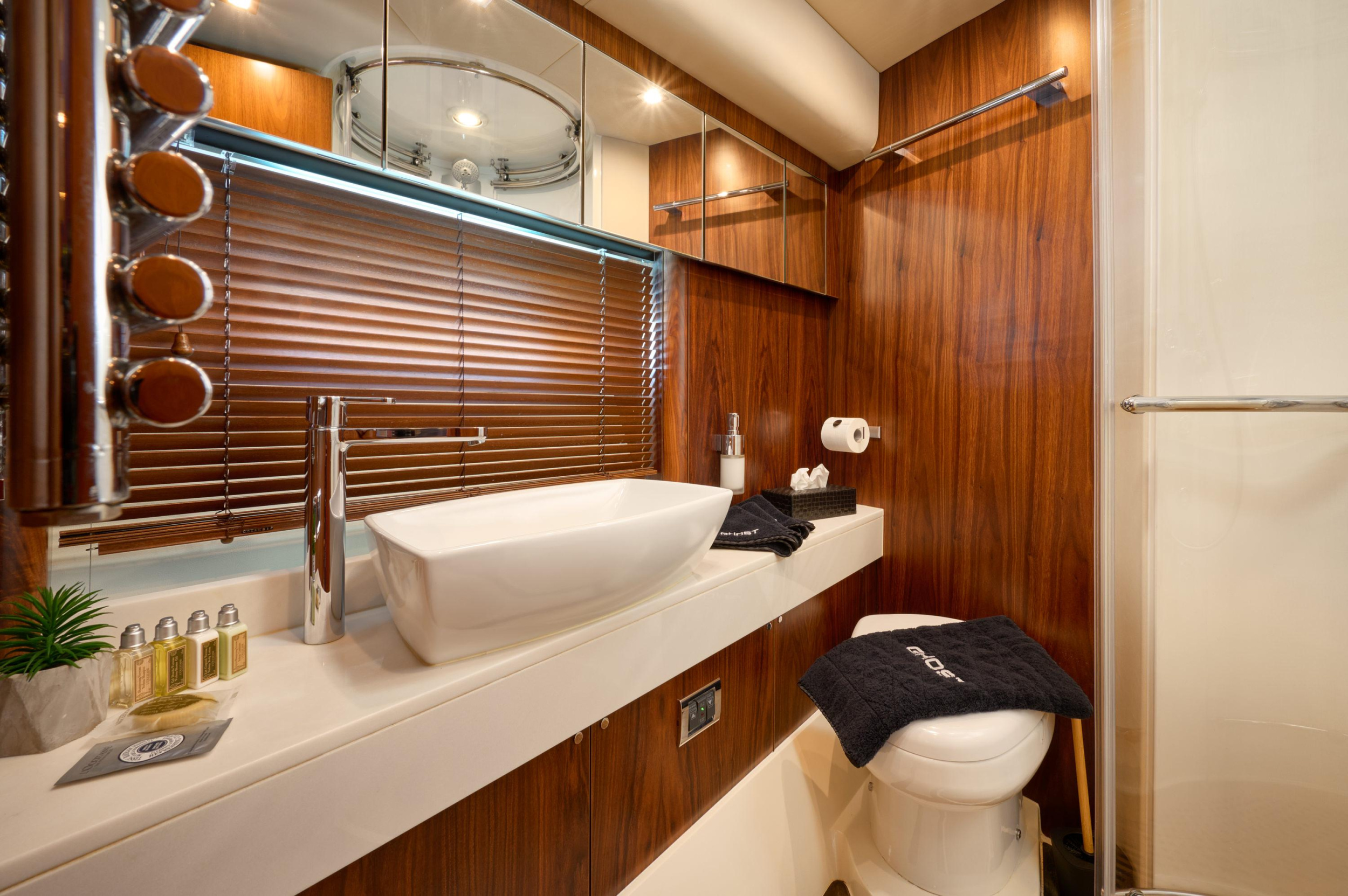 Sunseeker Predator 72 — photo 5