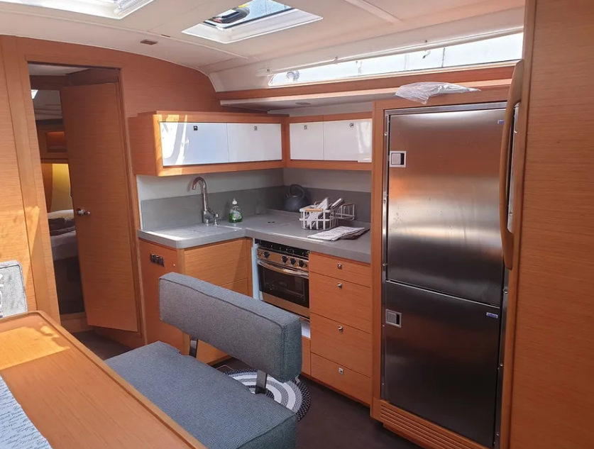 Dufour 470 - 4 + 1 cab. — photo 4