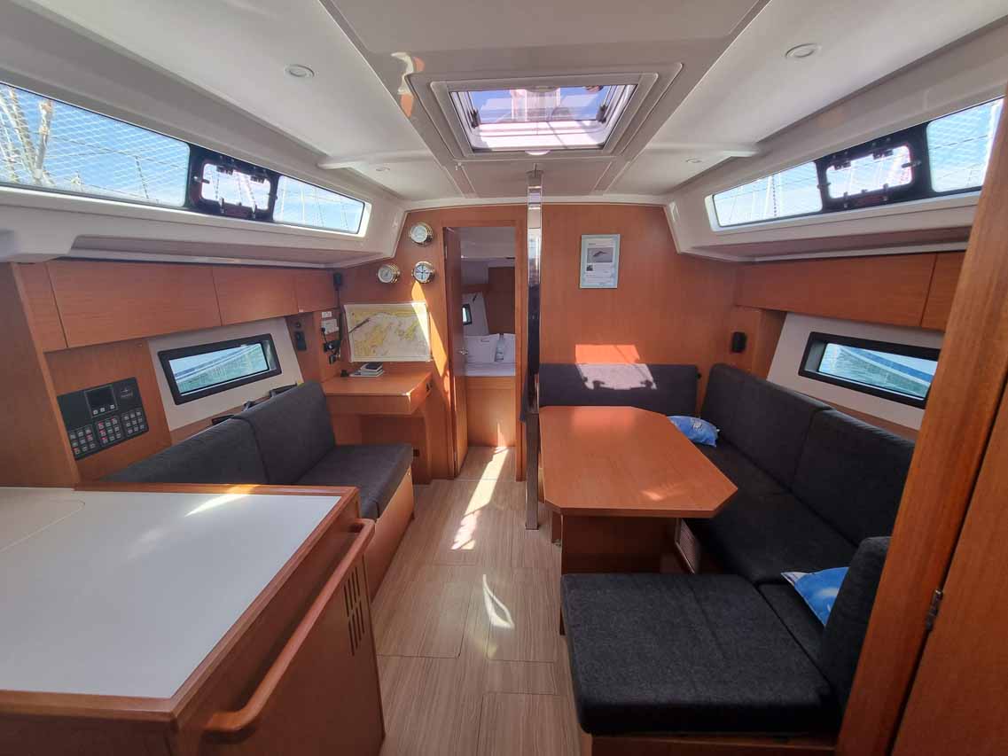 Bavaria C38 — photo 6