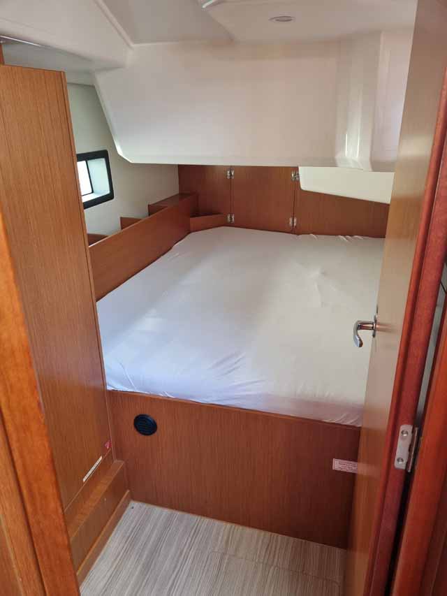 Bavaria C38 — photo 9