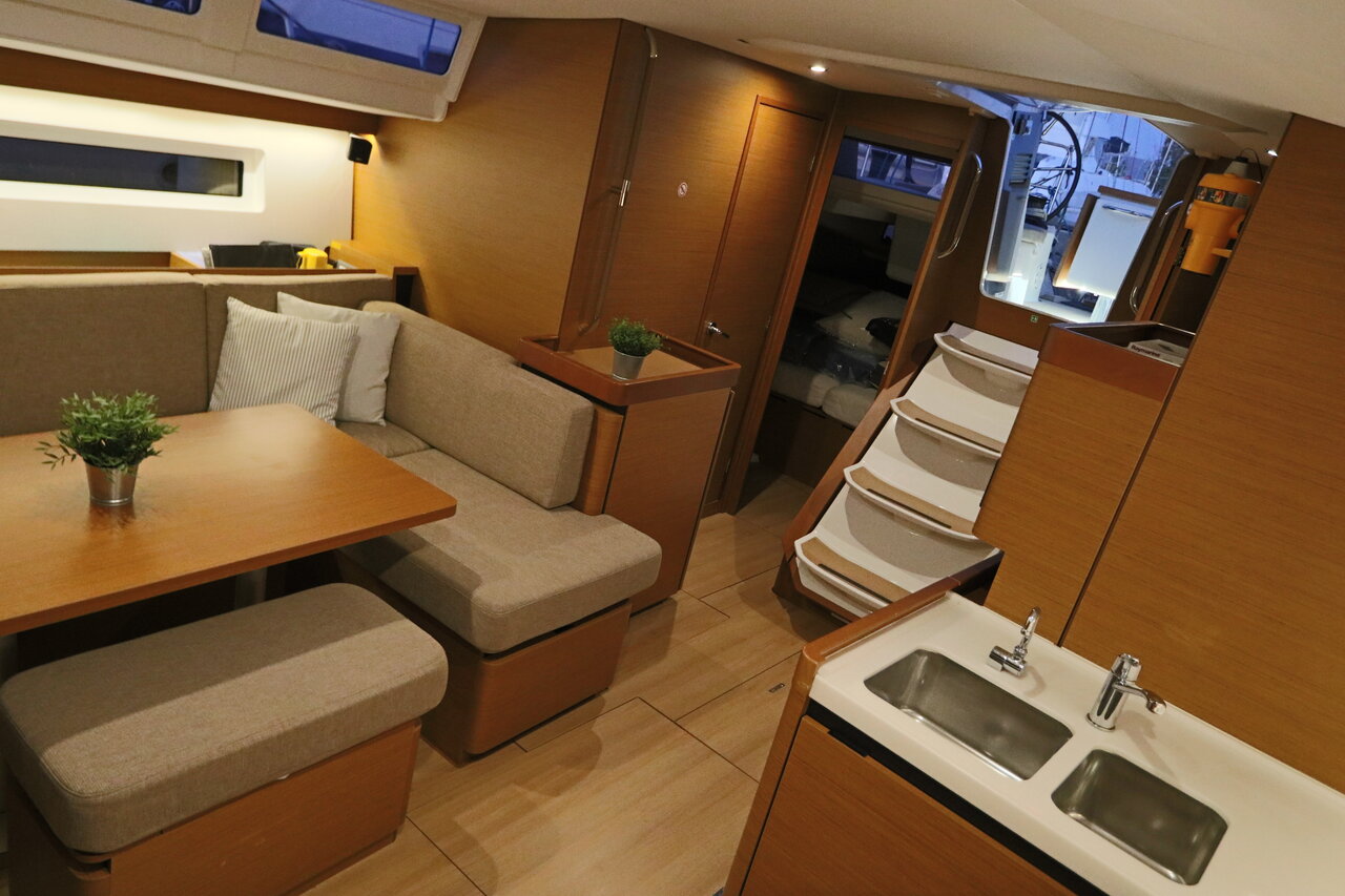 Sun Odyssey 490 - 5 + 1 cab. — photo 8