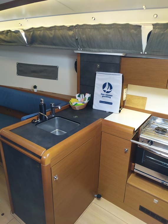 Sun Odyssey 349 - 3 cab. — photo 9