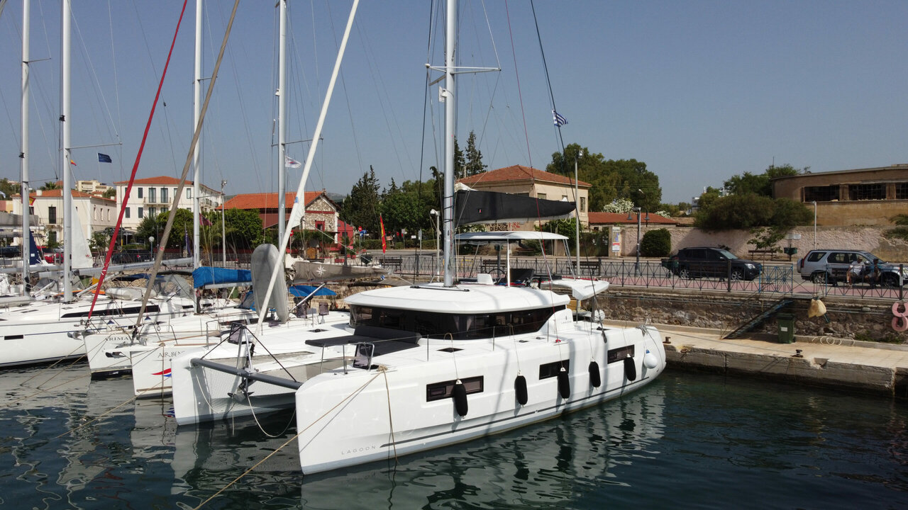 Lagoon 46 - 4 + 2 cab. — photo 1