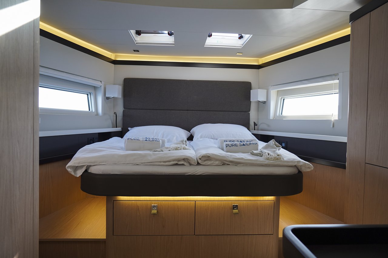 Oceanis Yacht 62 - 3 + 1 — photo 11