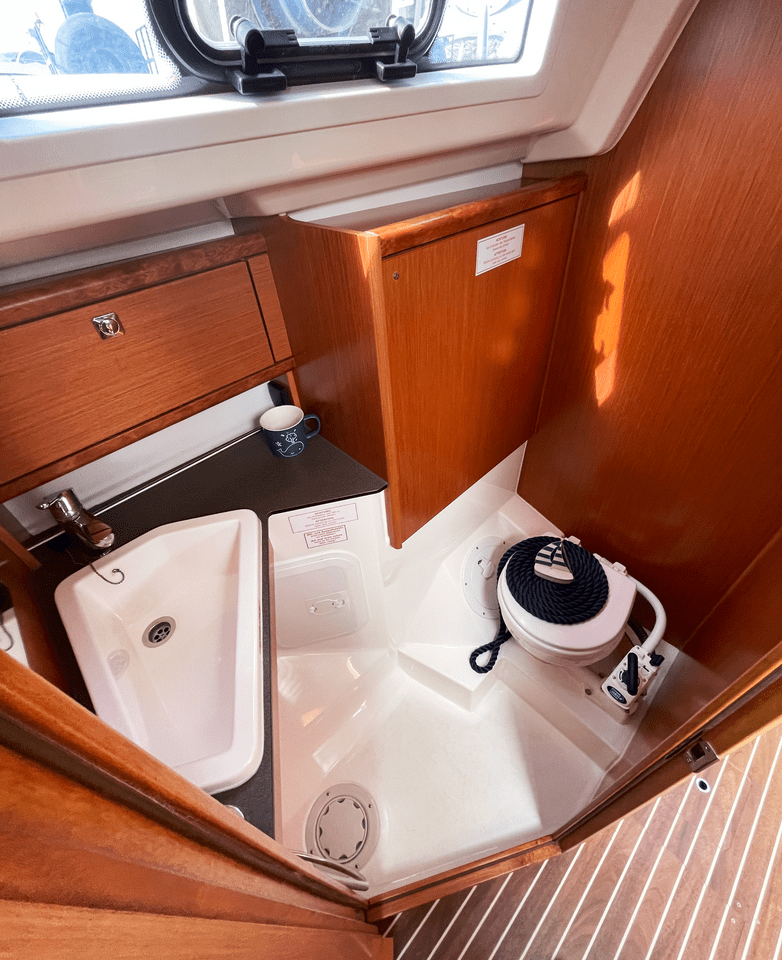 Bavaria Cruiser 34 — photo 13