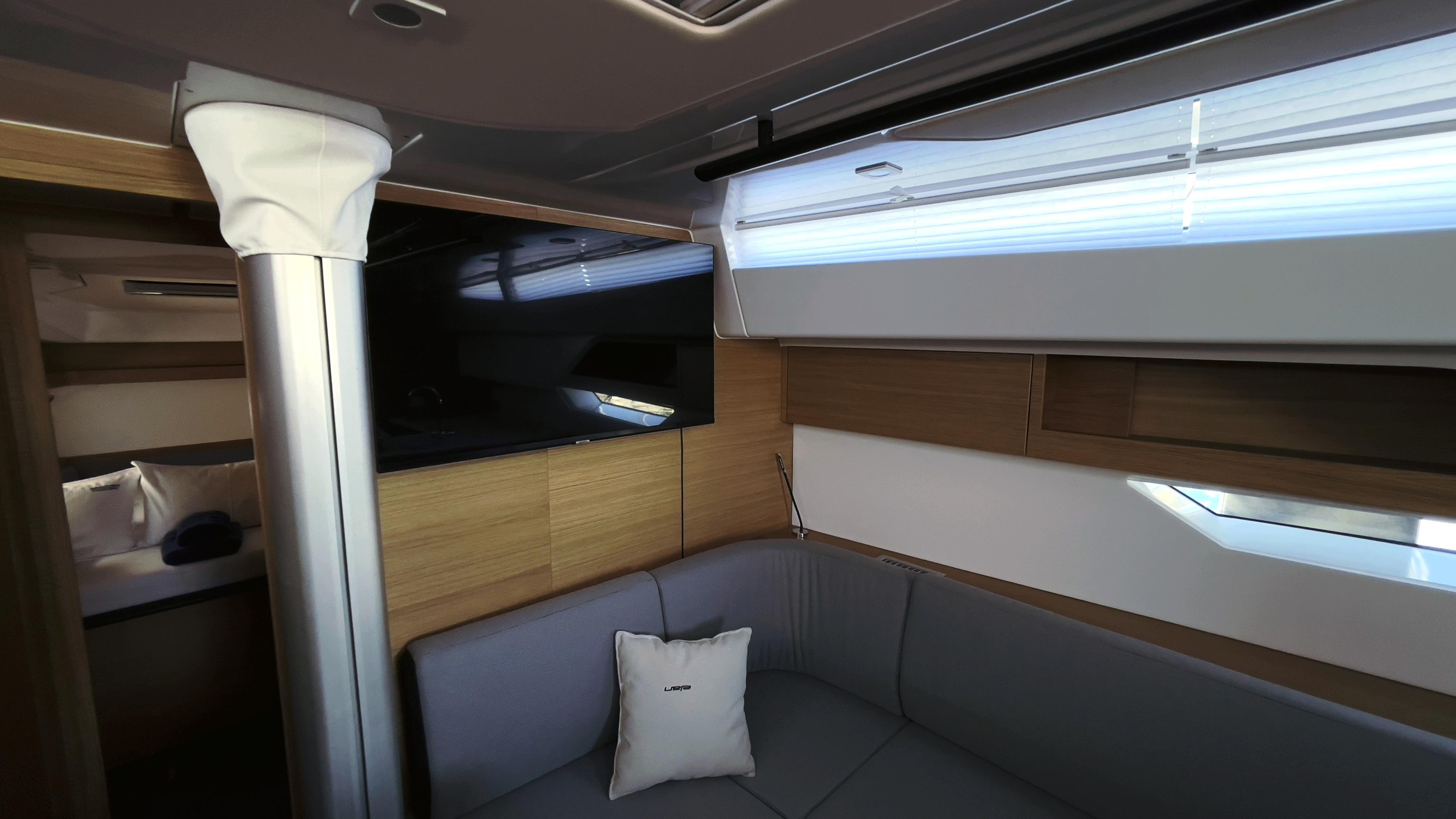 Elan E6 — photo 28