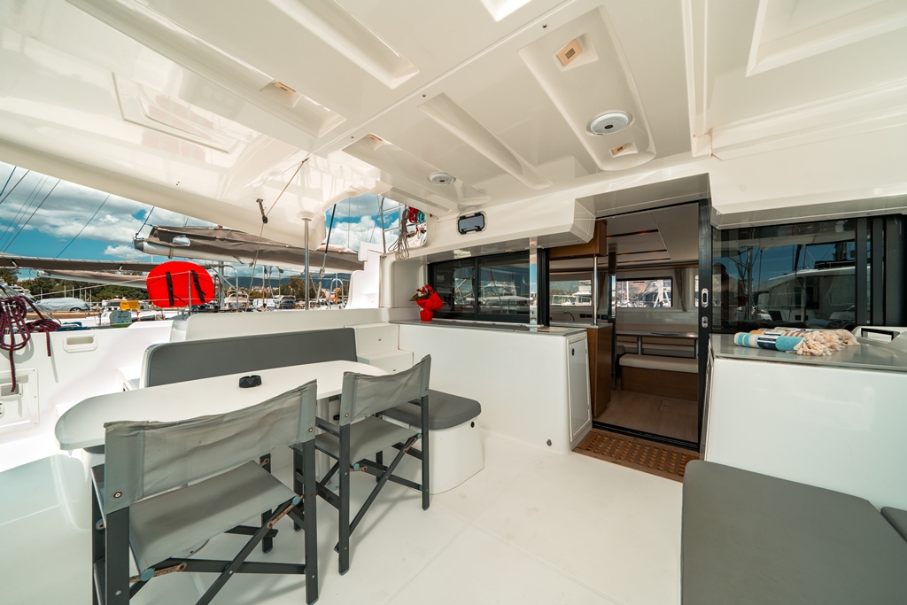 Lagoon 46 - 4 + 1 cab. — photo 7