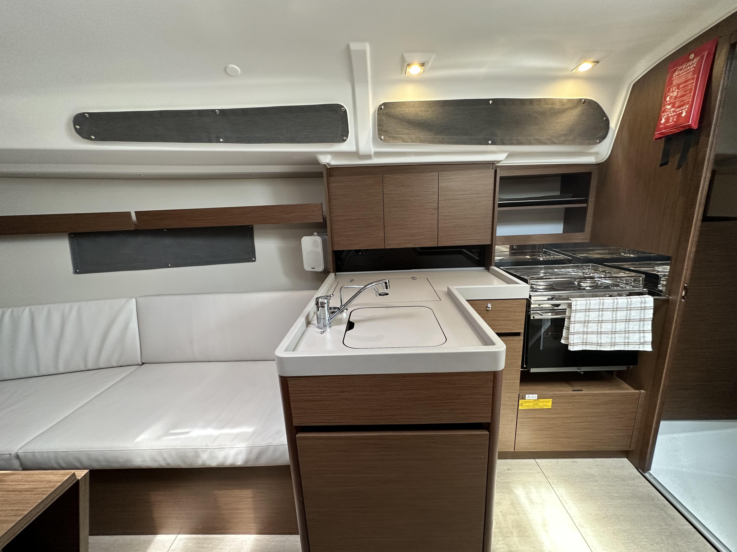 Oceanis 34.1 — photo 7