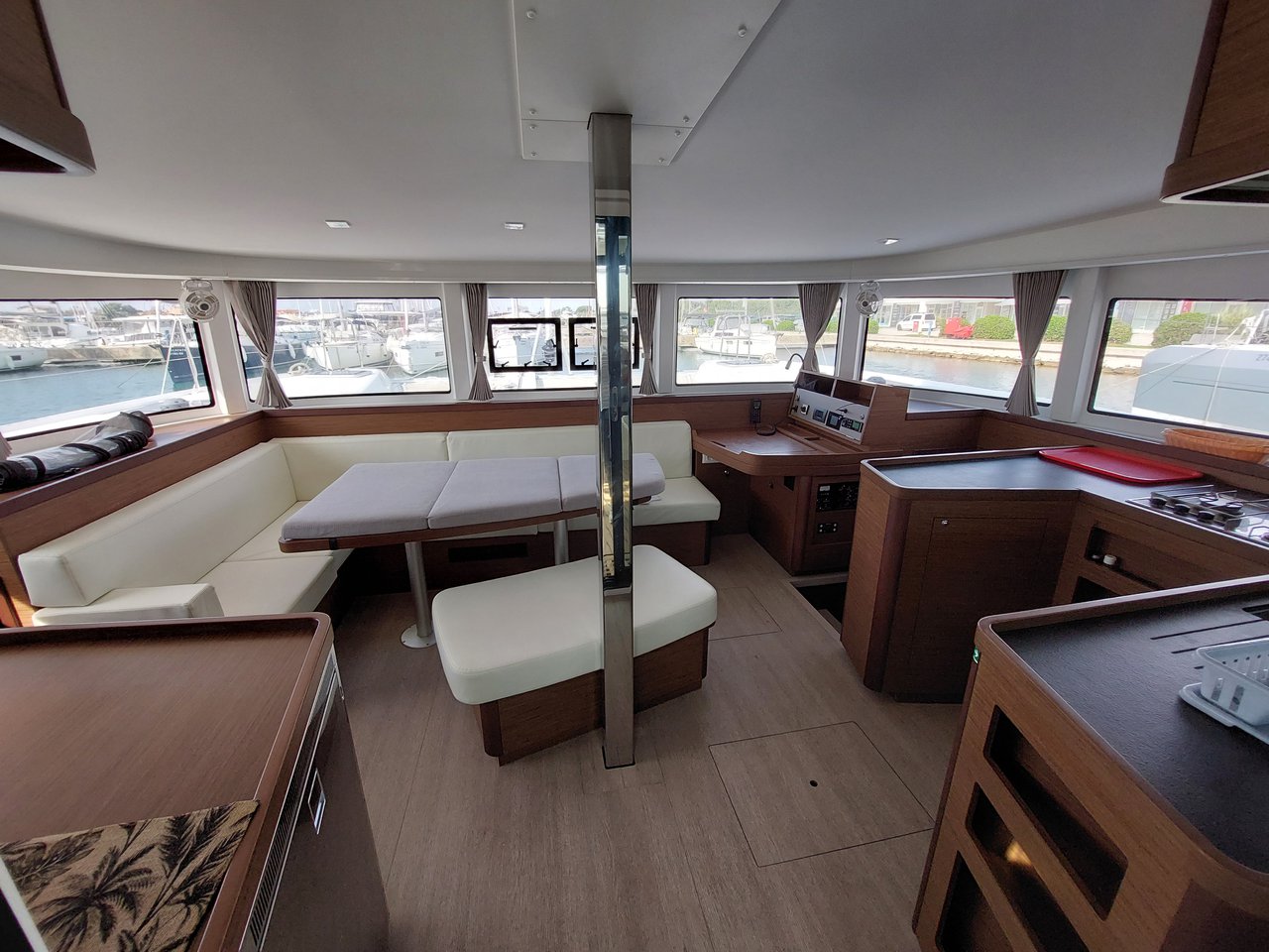 Lagoon 42 - 4 + 2 cab. — photo 9