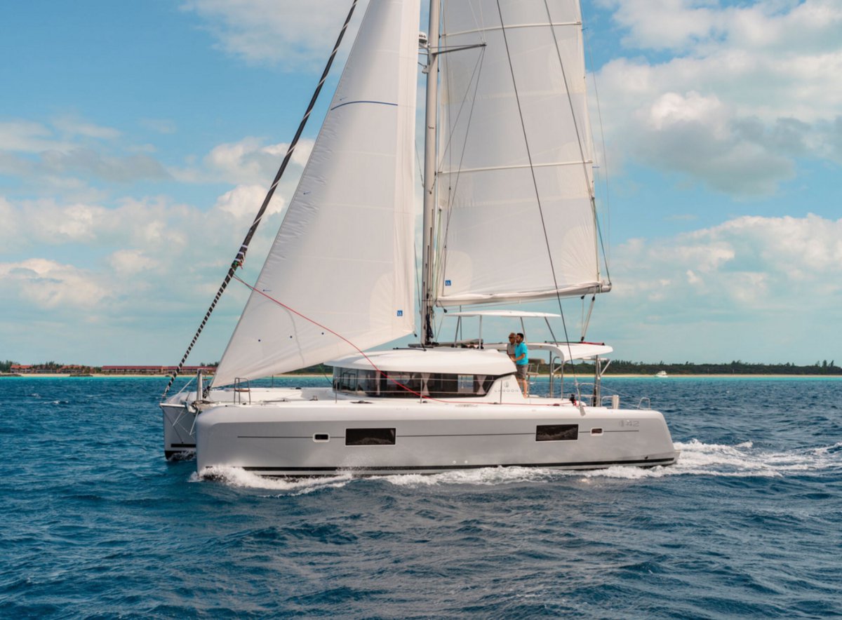 Lagoon 42 - 4 + 2 cab. — photo 1