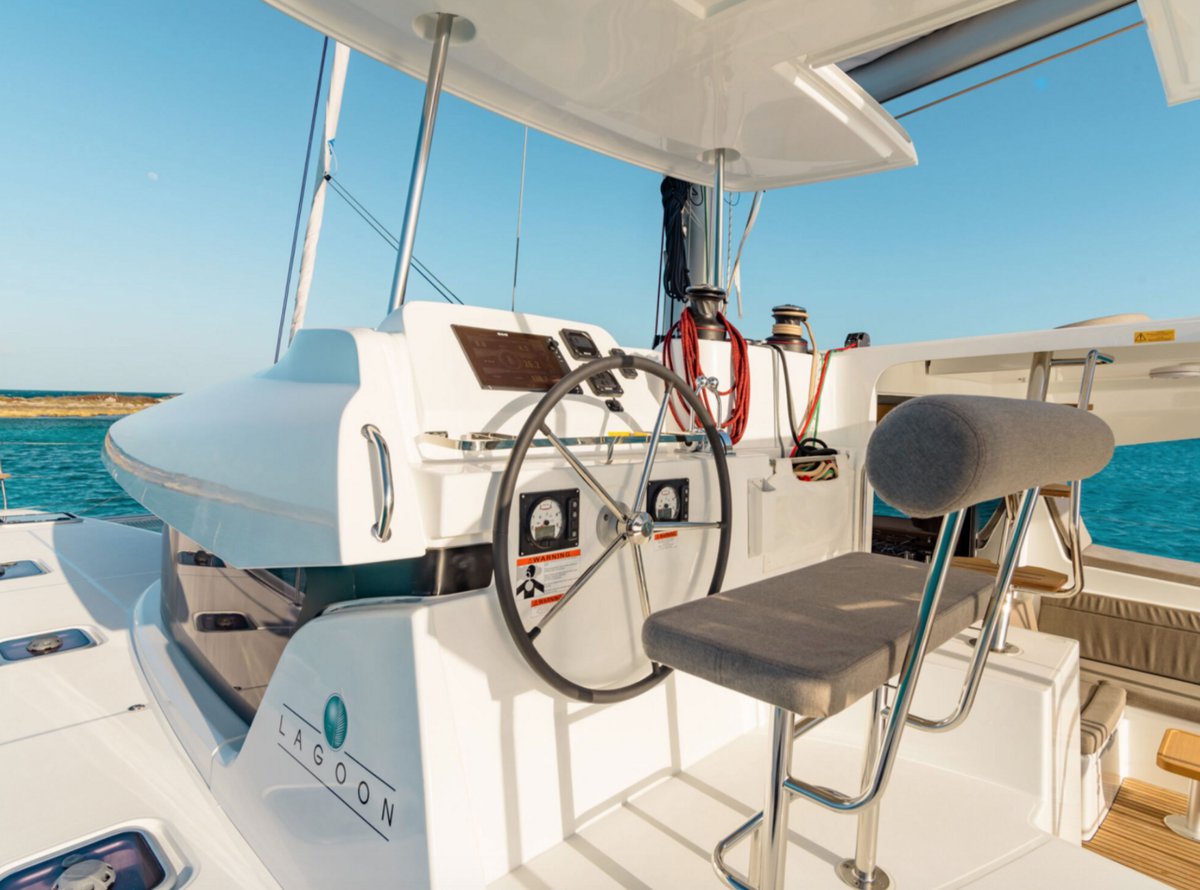 Lagoon 42 - 4 + 2 cab. — photo 11