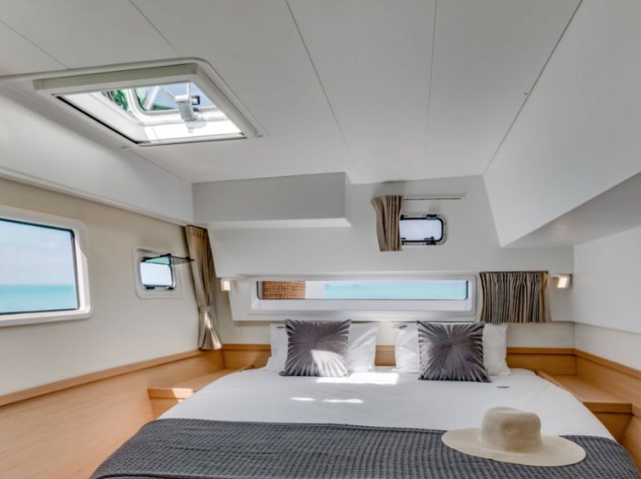 Lagoon 42 - 4 + 2 cab. — photo 17