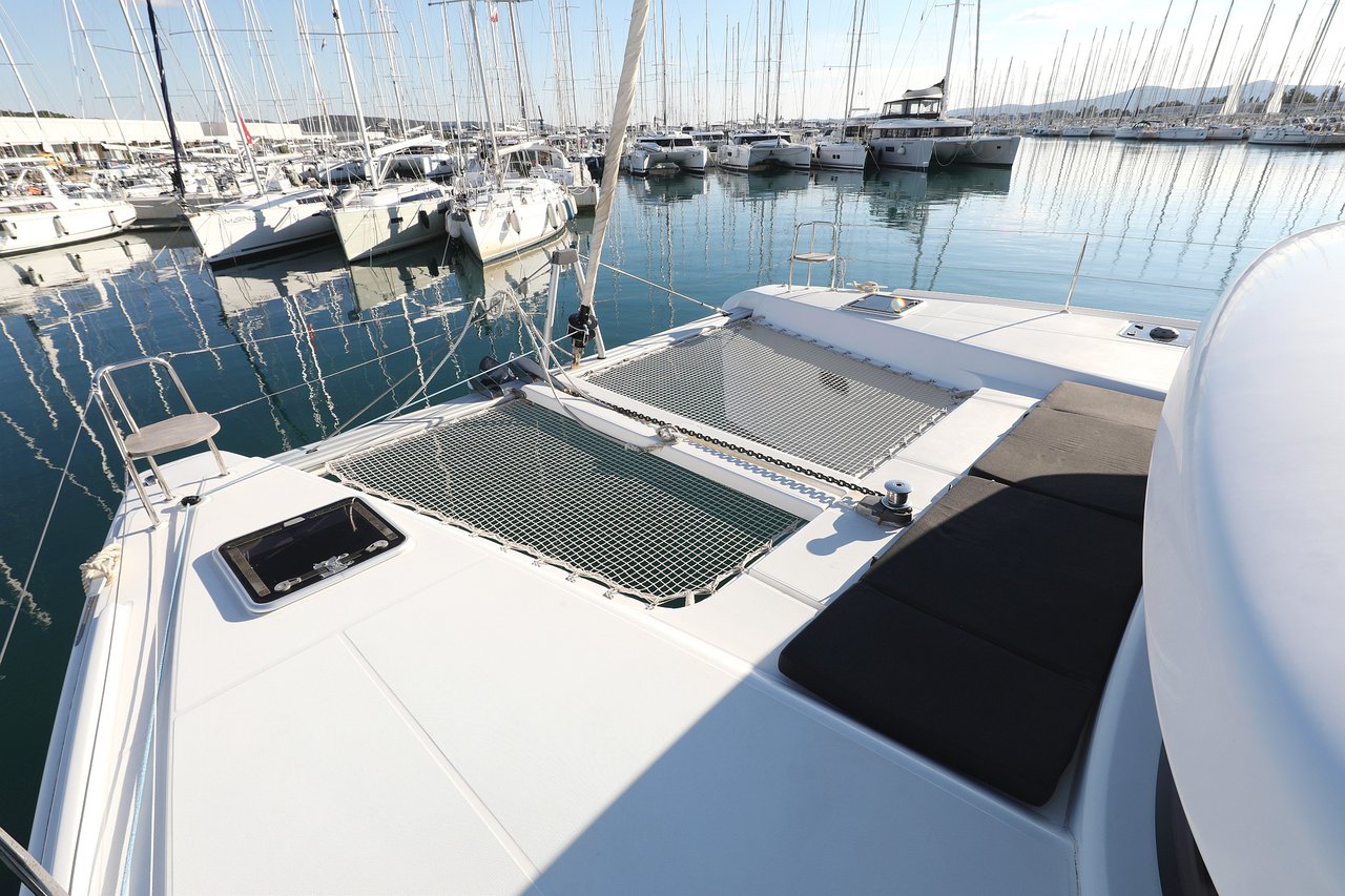 Lagoon 42 - 4 + 2 cab. — photo 8
