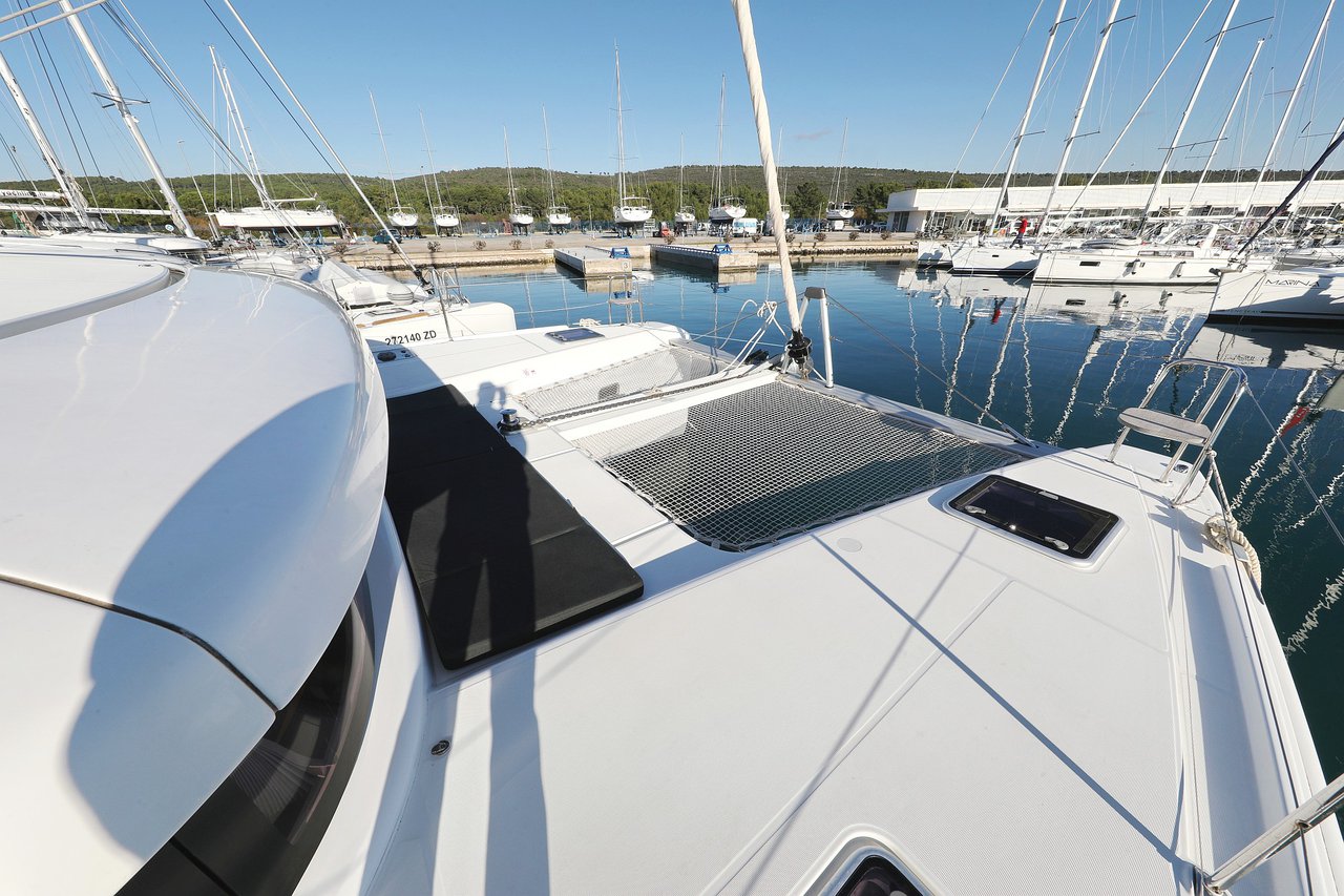 Lagoon 42 - 4 + 2 cab. — photo 10