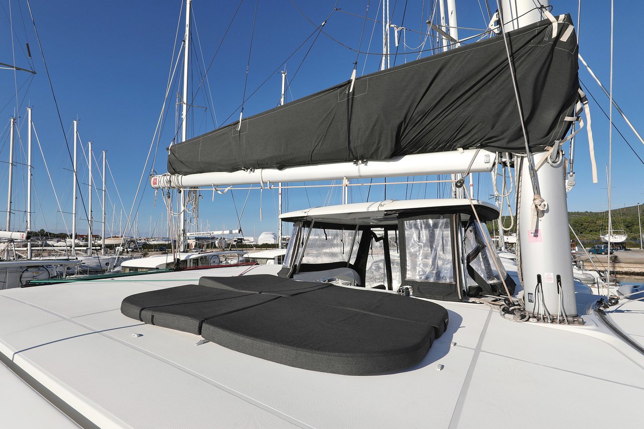 Lagoon 42 - 4 + 2 cab. — photo 11
