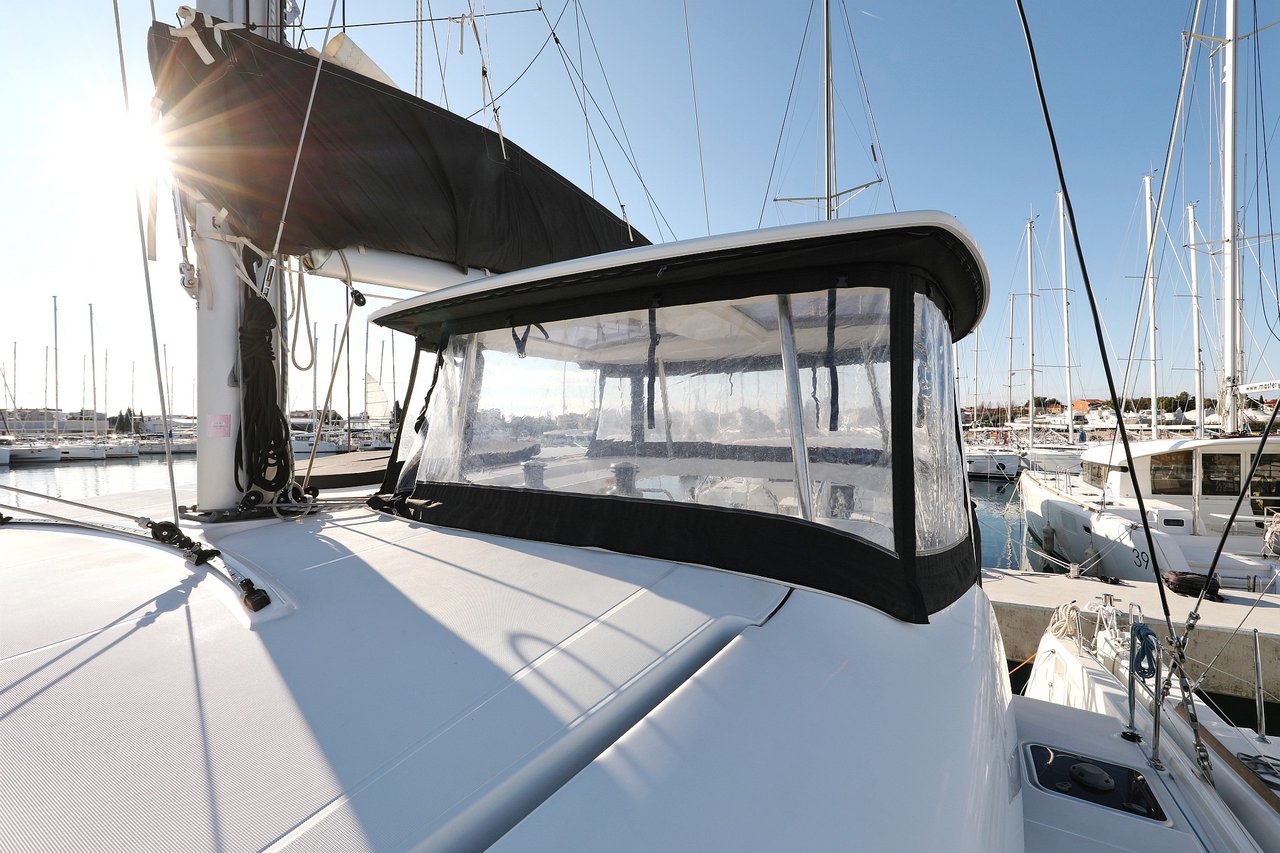 Lagoon 42 - 4 + 2 cab. — photo 12
