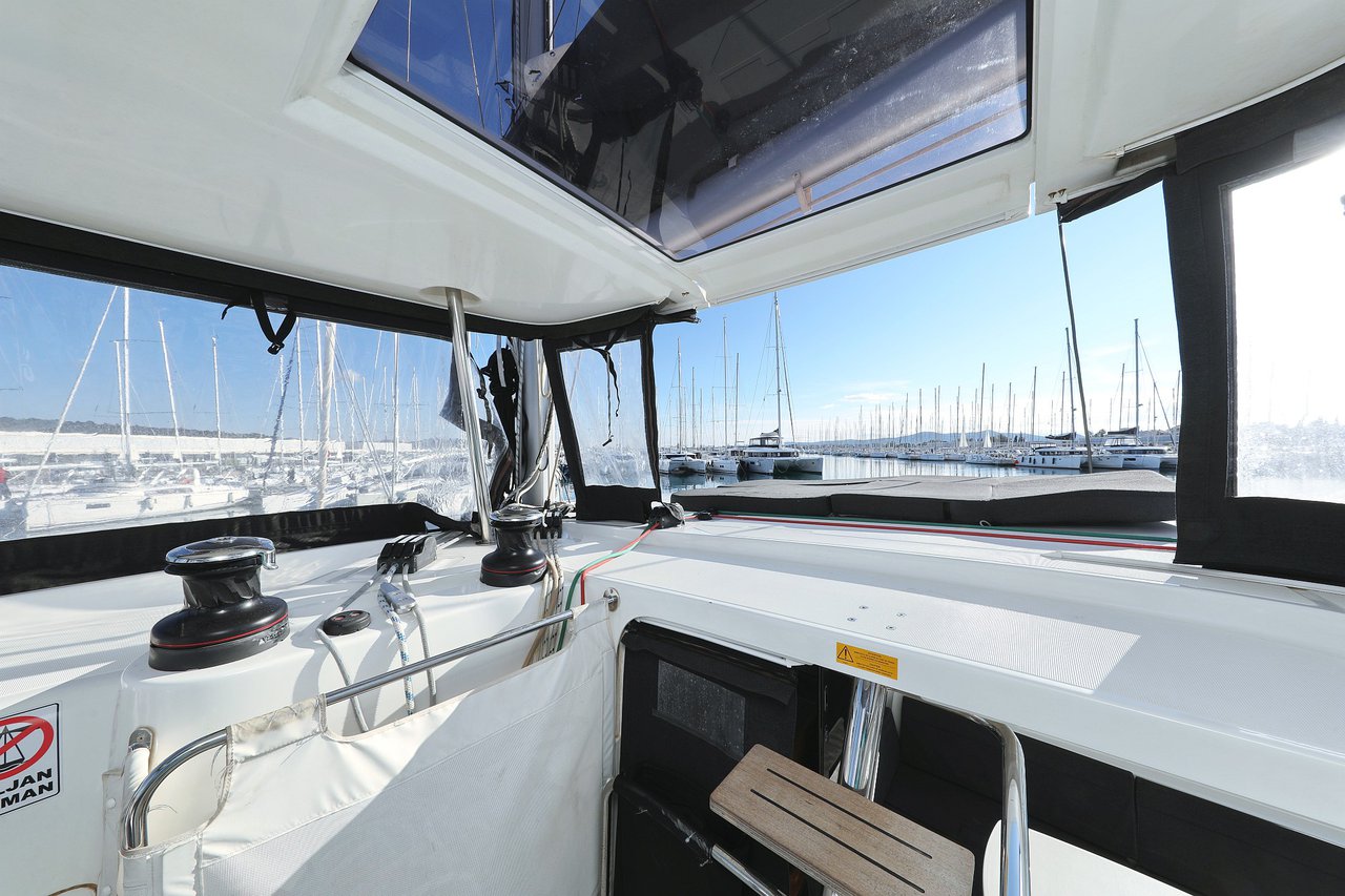 Lagoon 42 - 4 + 2 cab. — photo 17