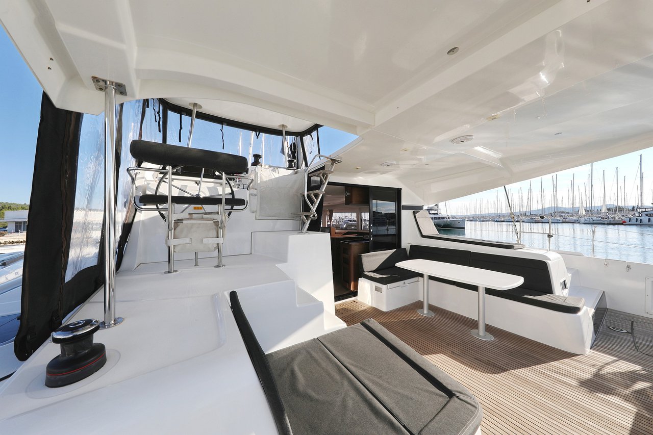 Lagoon 42 - 4 + 2 cab. — photo 23