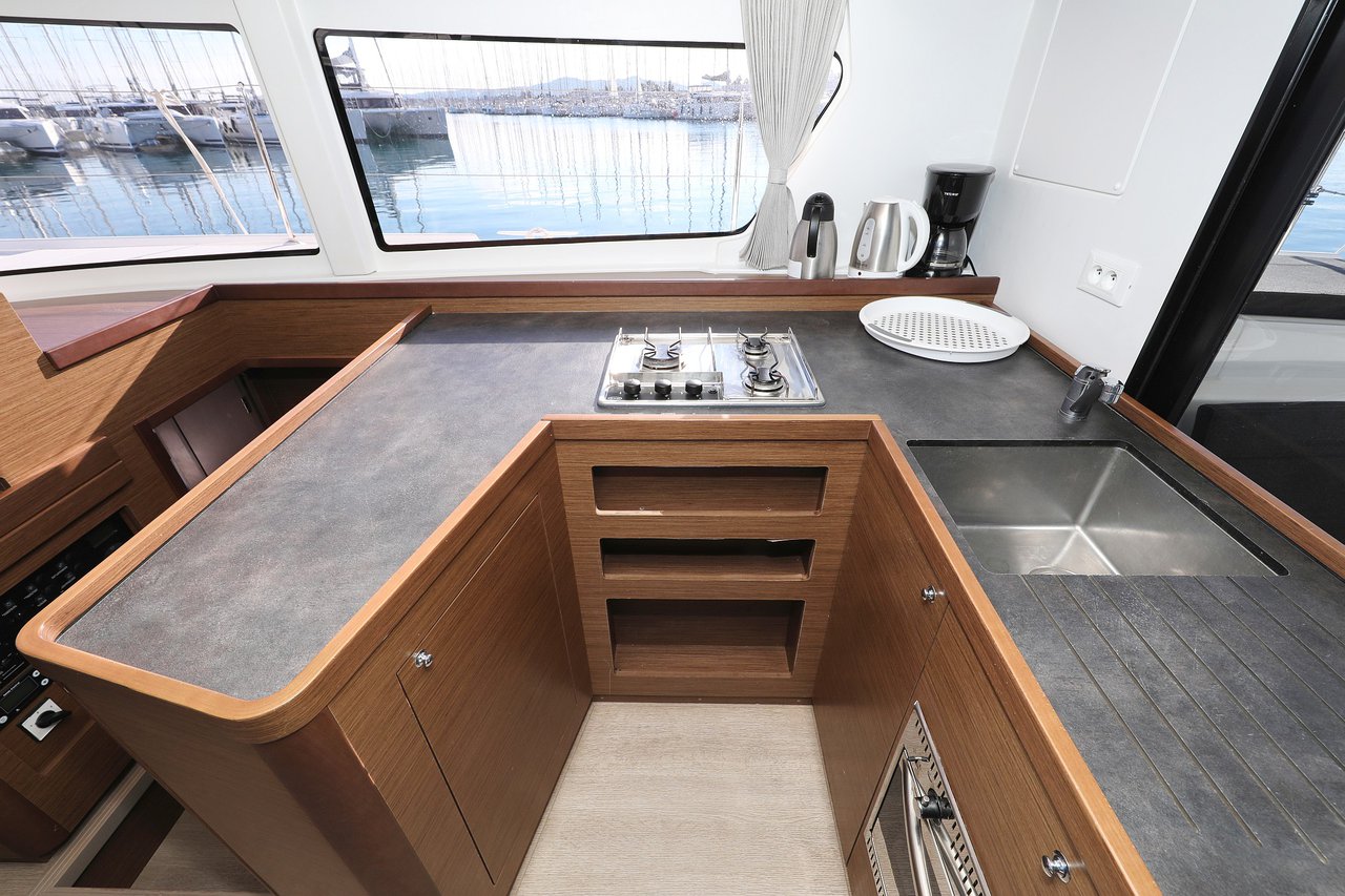 Lagoon 42 - 4 + 2 cab. — photo 32